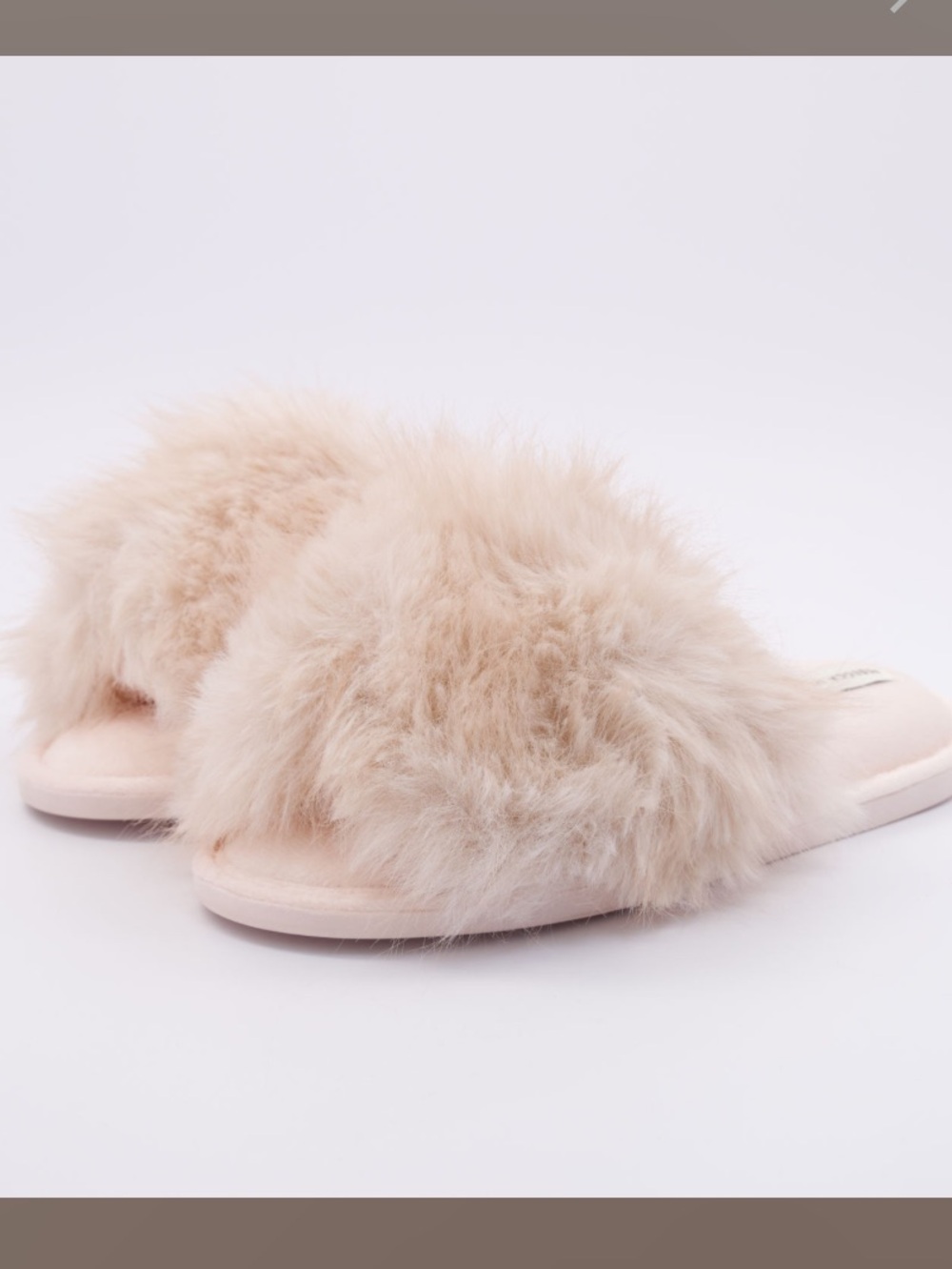 REBECCA MINKOFF
Pink Fleece Slippers
Light Pink Sz. M